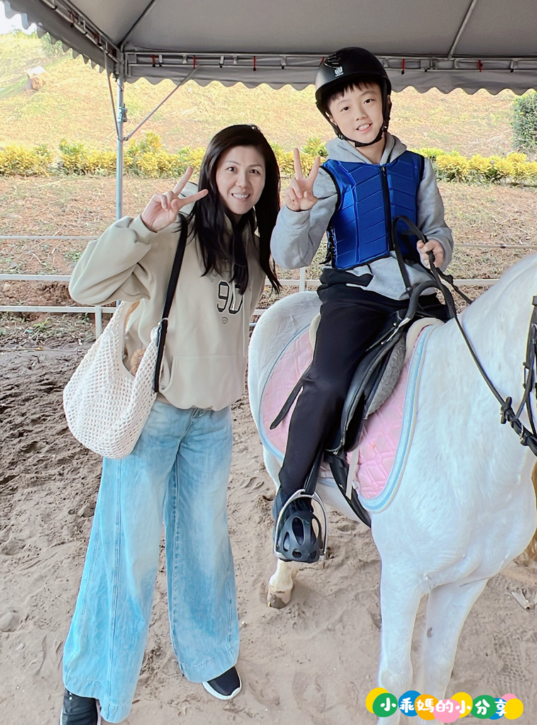新北淡水/親子騎馬體驗【佑昇馬術中心】參加小騎士體驗營超級放電！騎馬、刷馬、餵馬互動、彩繪DIY一次完成～(預約報名享300元折價券)