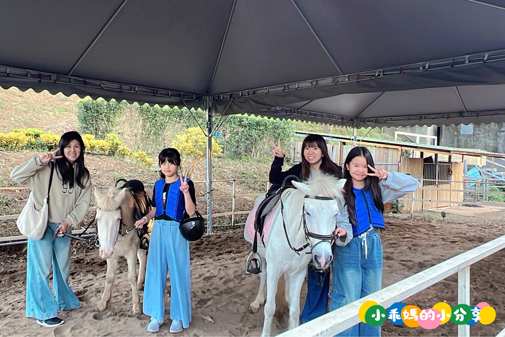新北淡水/親子騎馬體驗【佑昇馬術中心】參加小騎士體驗營超級放電！騎馬、刷馬、餵馬互動、彩繪DIY一次完成～(預約報名享300元折價券)
