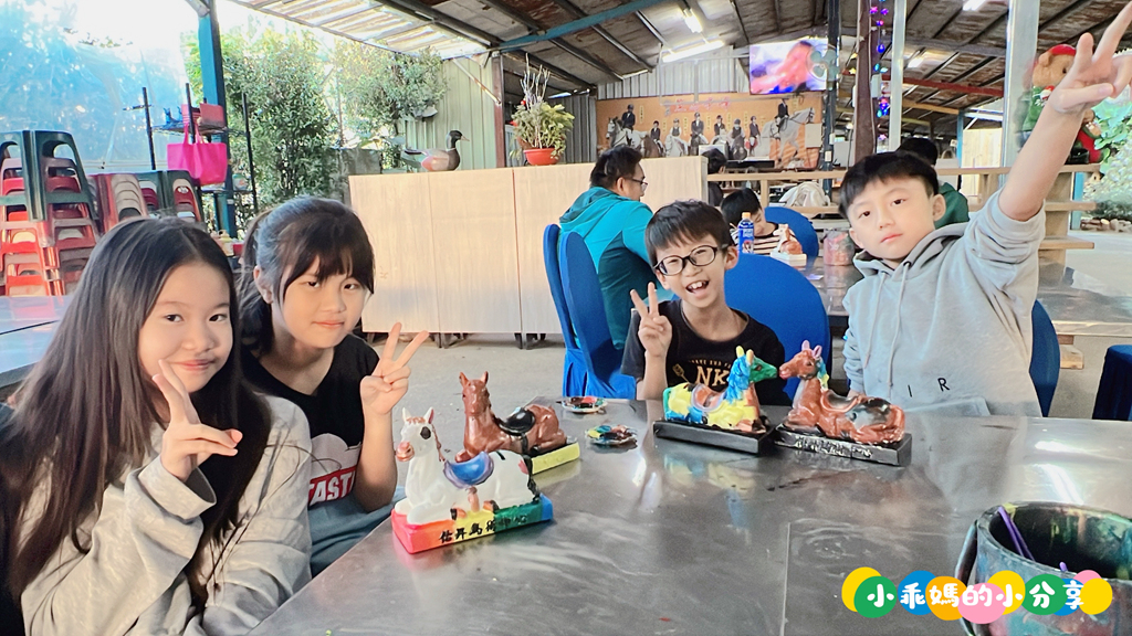 新北淡水/親子騎馬體驗【佑昇馬術中心】參加小騎士體驗營超級放電！騎馬、刷馬、餵馬互動、彩繪DIY一次完成～(預約報名享300元折價券)