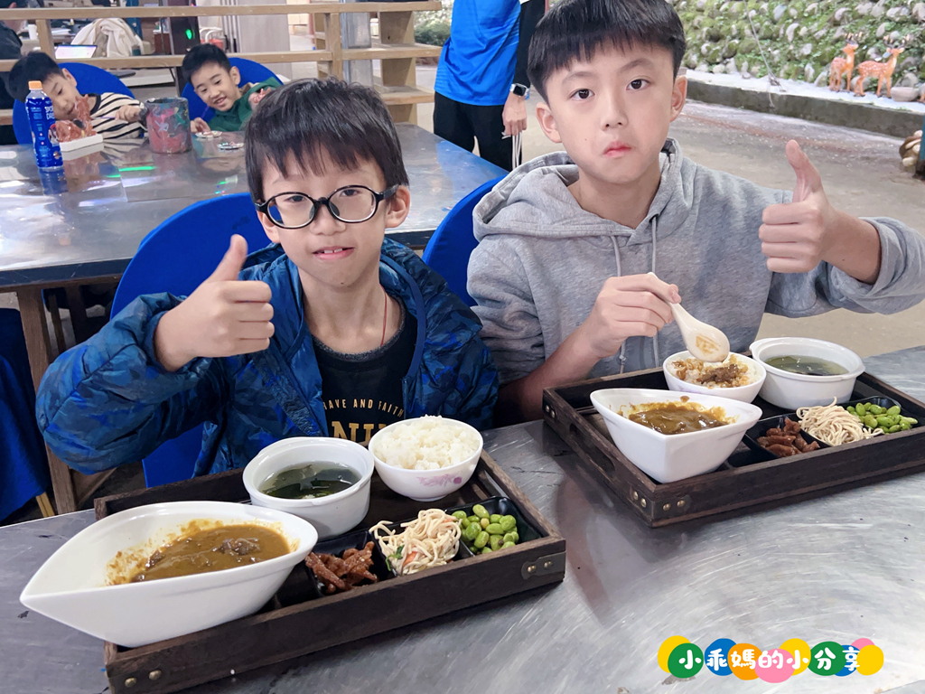 新北淡水/親子騎馬體驗【佑昇馬術中心】參加小騎士體驗營超級放電！騎馬、刷馬、餵馬互動、彩繪DIY一次完成～(預約報名享300元折價券)