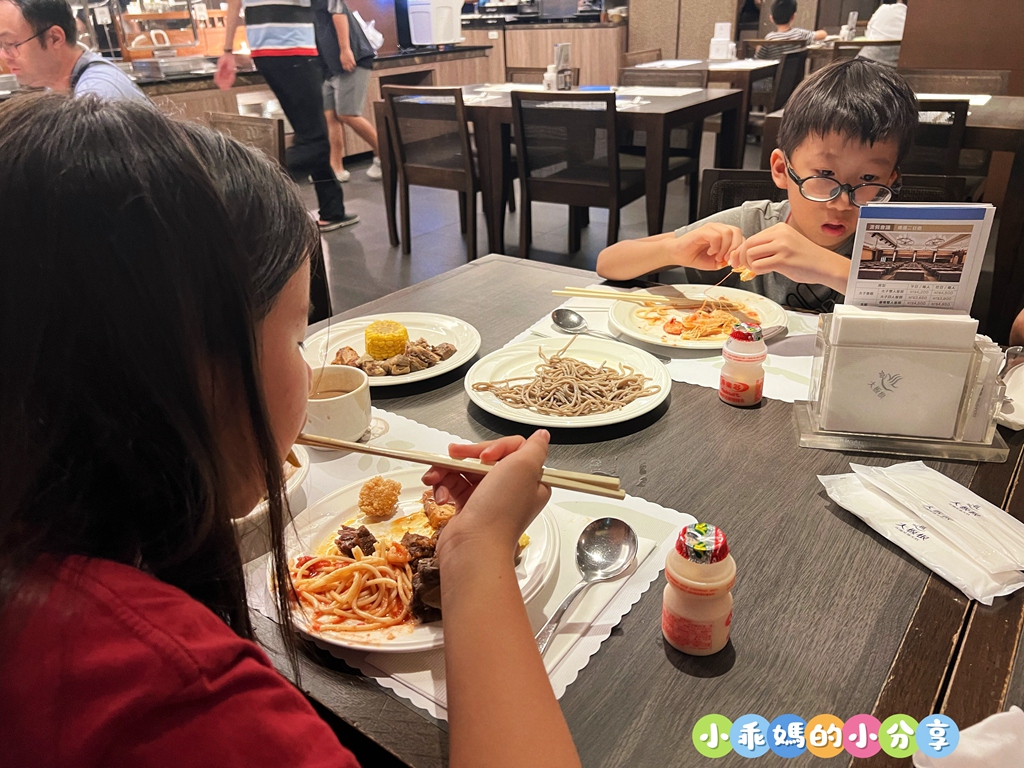 【新北親子飯店推薦】大板根森林溫泉酒店「恐龍森境探索」一泊二食!超震撼7米巨型金剛、古生物實驗室、花式籃球、露天SPA與戶外泳池,兩天一夜超充實全攻略! - 第64張圖 【新北親子飯店推薦】大板根森林溫泉酒店「恐龍森境探索」一泊二食!超震撼7米巨型金剛、古生物實驗室、花式籃球、露天SPA與戶外泳池,兩天一夜超充實全攻略!